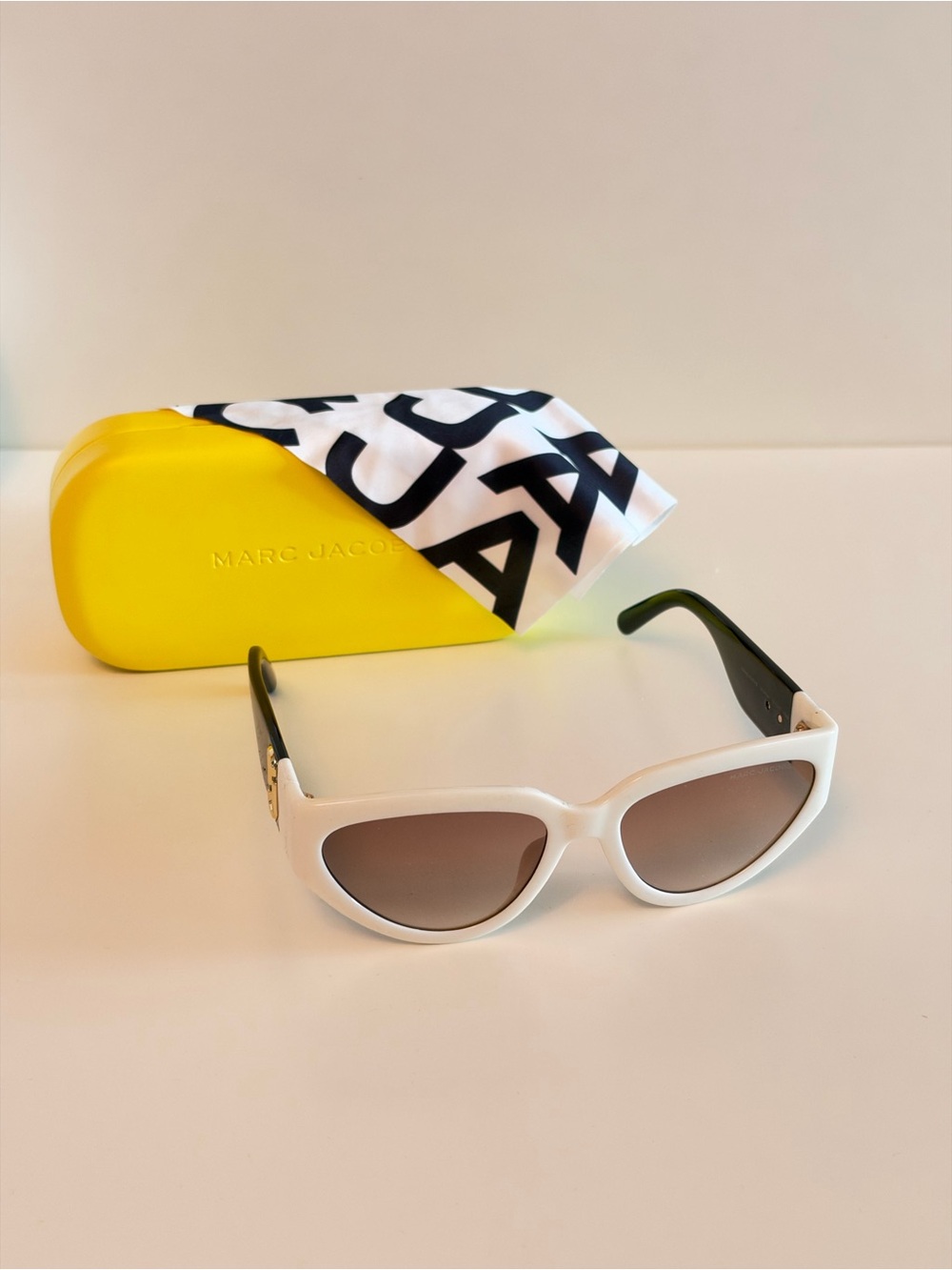 Marc Jacobs White Cat-Eye Sunglasses with Black Temples MARC 645/S